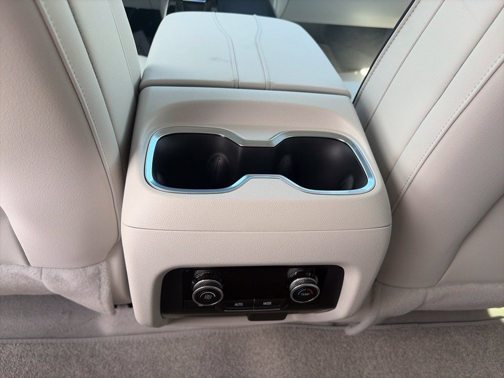 New 2027 Buick Enclave Avenir AWD/4WD image 13