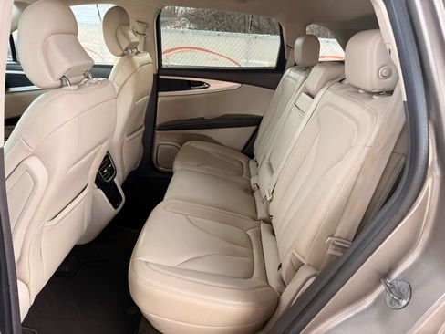 Used 2018 Lincoln MKX Premiere image 18