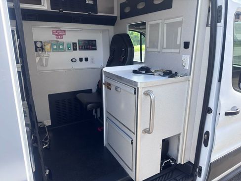 Used 2023 Ford Transit 250 Medium Roof w/ Exterior Upgrade Package RWD image 33