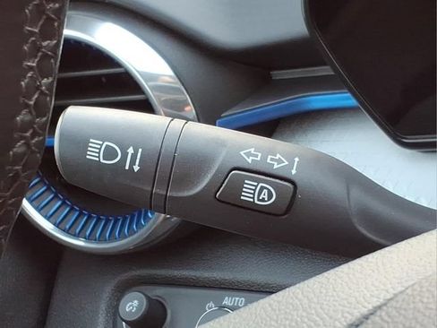 Used 2025 Chevrolet Trax LT w/ Sunroof Package FWD image 29