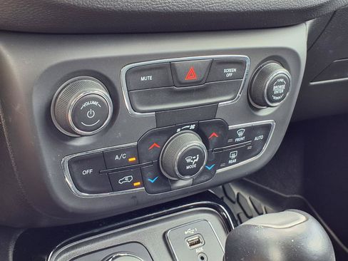 Used 2019 Jeep Compass Limited AWD/4WD image 12