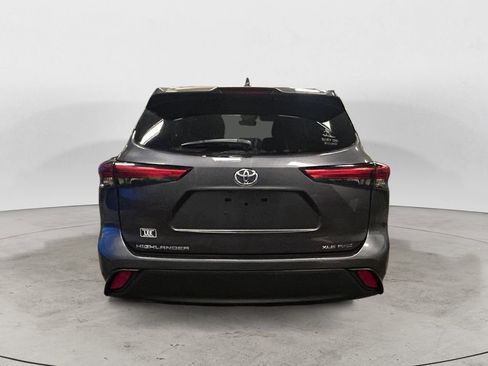 Used 2022 Toyota Highlander XLE image 4