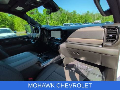 Used 2024 Chevrolet Silverado 2500 ZR2 w/ Technology Package AWD/4WD image 31