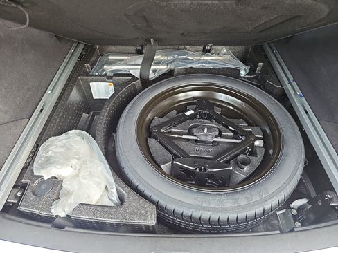 Used 2025 Cadillac XT5 Premium Luxury FWD image 11