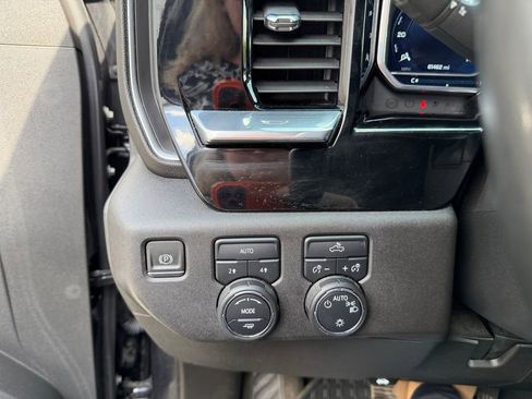 Used 2023 Chevrolet Silverado 1500 LT AWD/4WD image 14