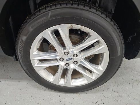 Used 2016 Ford Explorer XLT w/ Equipment Group 202A image 10