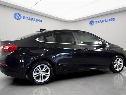 Used 2017 Chevrolet Cruze LT w/ Convenience Package image 10