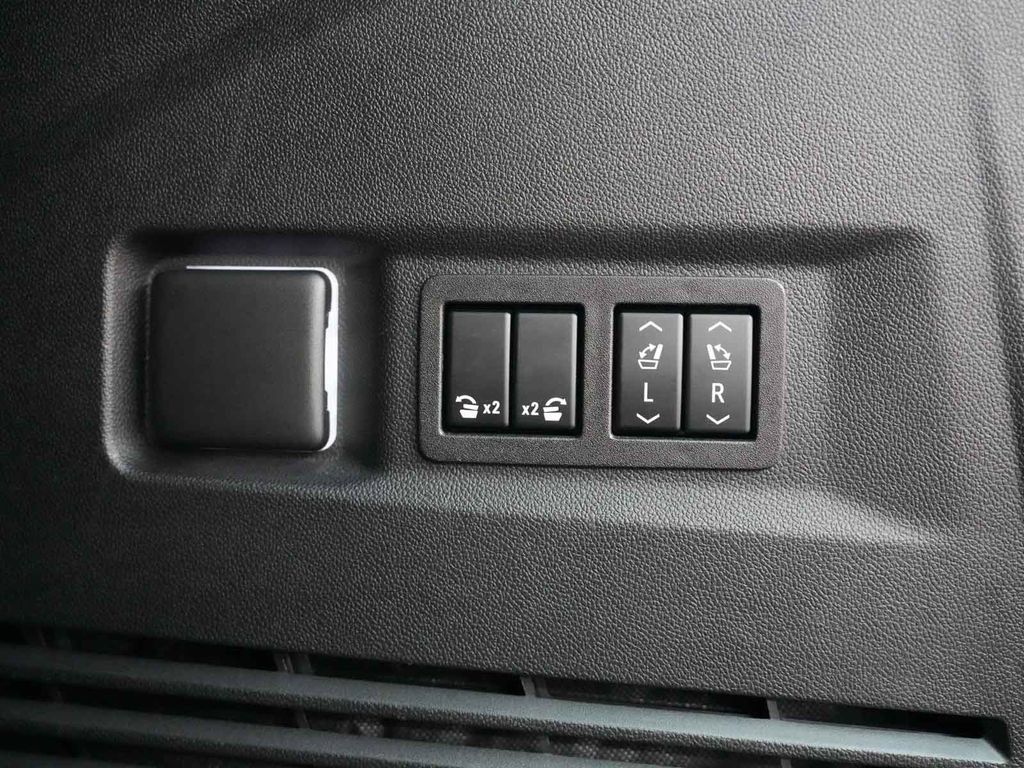 Used 2023 GMC Yukon AT4 AWD/4WD image 45