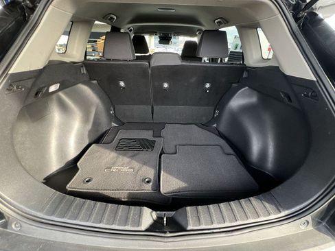 Used 2025 Toyota Corolla Cross LE image 25