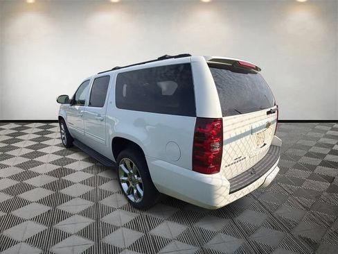 Used 2013 Chevrolet Suburban LT RWD image 7