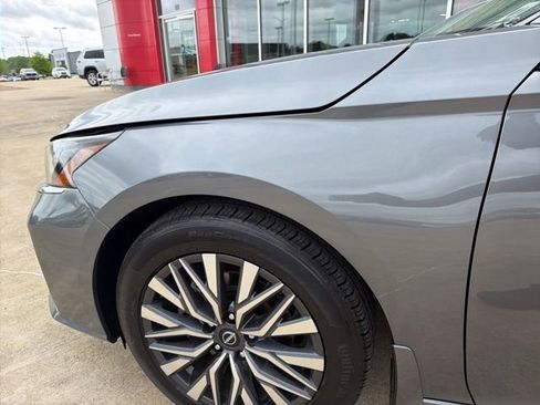 Used 2025 Nissan Altima 2.5 SV FWD image 7
