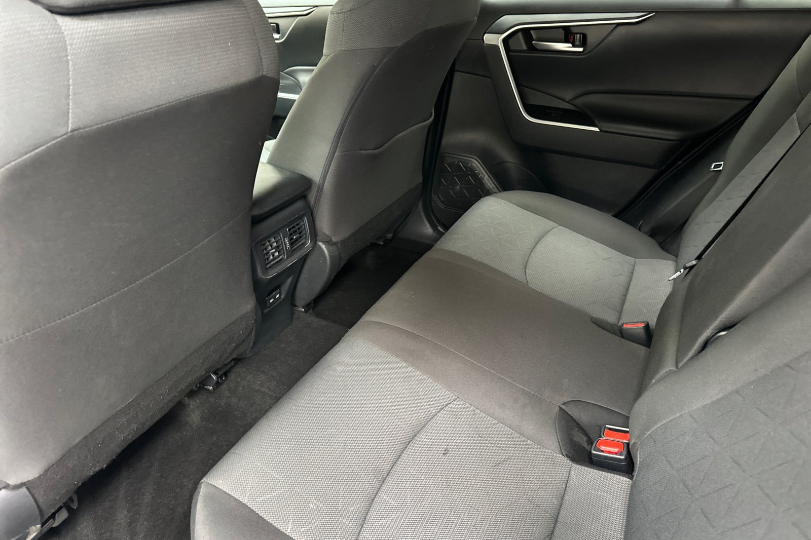 Used 2025 Toyota RAV4 XLE FWD image 15