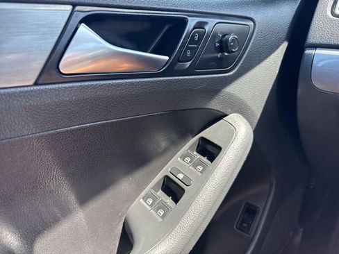 Used 2016 Volkswagen Jetta Sport image 25