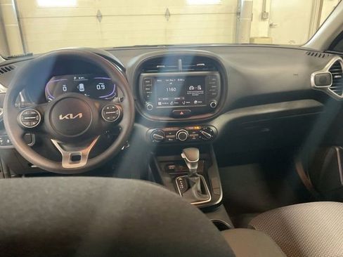 Used 2025 Kia Soul LX w/ LX Technology Package FWD image 12