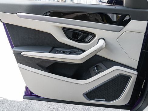 Used 2025 Lamborghini Urus SE image 38