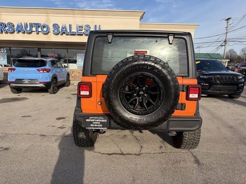 Used 2025 Jeep Wrangler Sport image 6