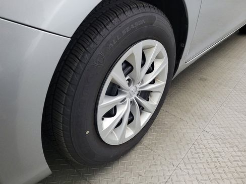 Used 2016 Toyota Camry LE FWD image 31