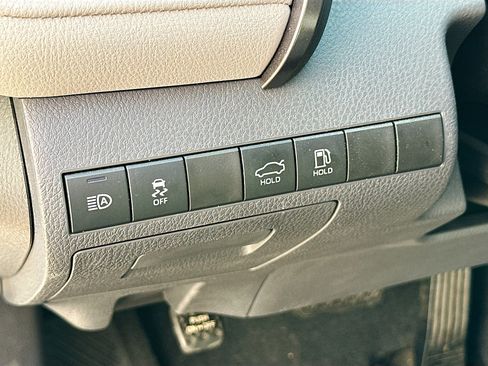 Used 2019 Toyota Camry LE image 16