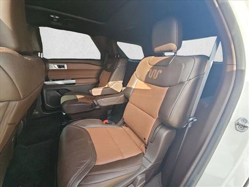 Used 2021 Ford Explorer King Ranch w/ Premium Technology Package RWD image 15