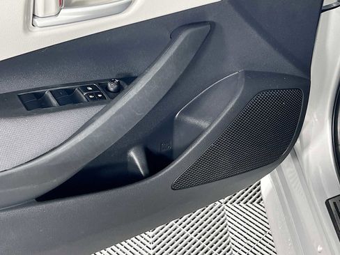 Used 2020 Toyota Corolla LE image 18