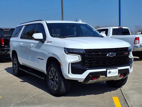 Used 2024 Chevrolet Suburban Z71 image 7