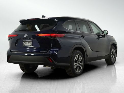 Used 2021 Toyota Highlander XLE image 5