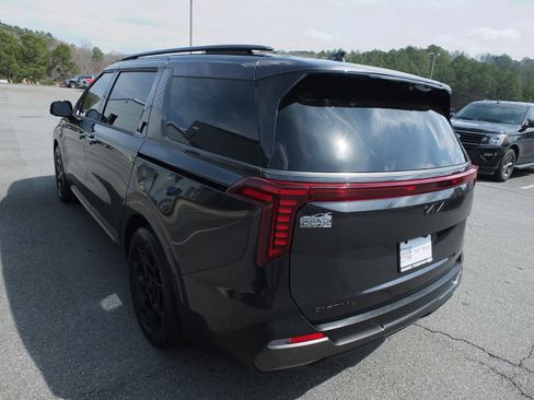 Used 2025 Kia Carnival SX Prestige image 5