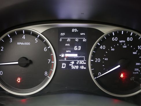 Used 2019 Nissan Kicks S FWD image 18