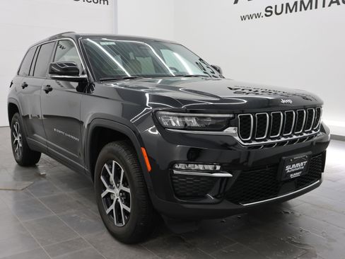 Used 2023 Jeep Grand Cherokee Limited image 2