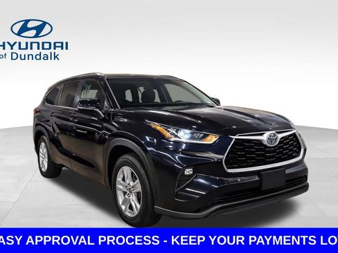 Used 2025 Toyota Highlander LE image 3