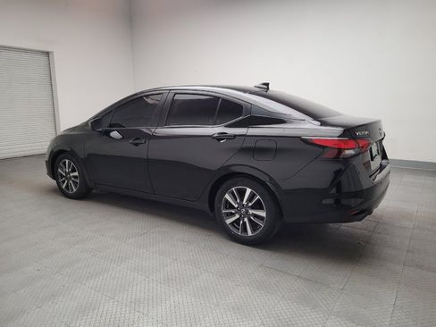 Used 2021 Nissan Versa SV image 3