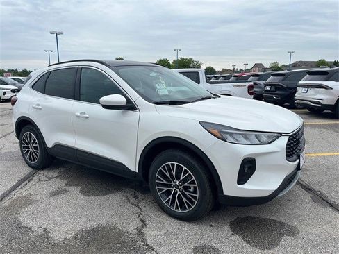 New 2025 Ford Escape SE w/ Class II Trailer Tow Package image 2