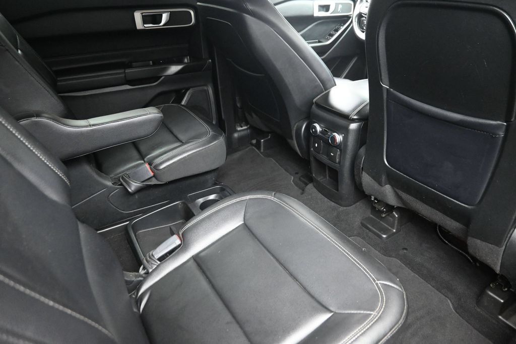 Used 2020 Ford Explorer XLT RWD image 10
