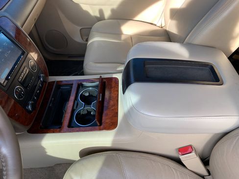 Used 2012 Chevrolet Avalanche LTZ image 21