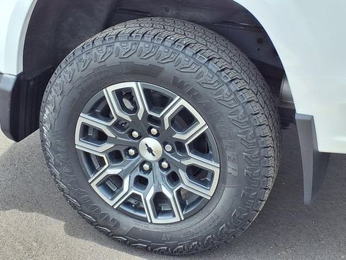 Used 2024 Chevrolet Colorado Z71 w/ Z71 Convenience Package 2 AWD/4WD image 23