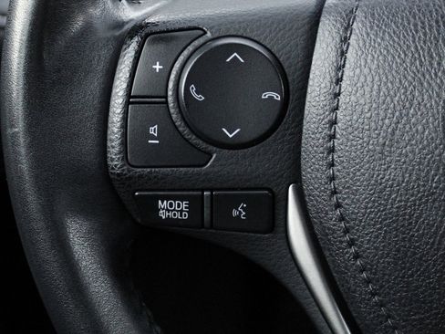 Used 2017 Toyota RAV4 Limited image 32