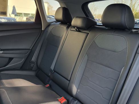 Certified 2025 Volkswagen Taos SE w/ Taos Adventure Package (SXB) FWD image 36