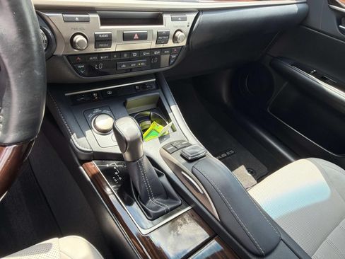 Used 2016 Lexus ES 350 w/ Luxury Package w/Wood Trim FWD image 30