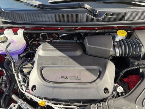 New 2026 Chrysler Pacifica Select image 9