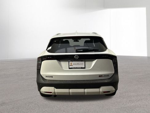 New 2025 Nissan Kicks SR image 31