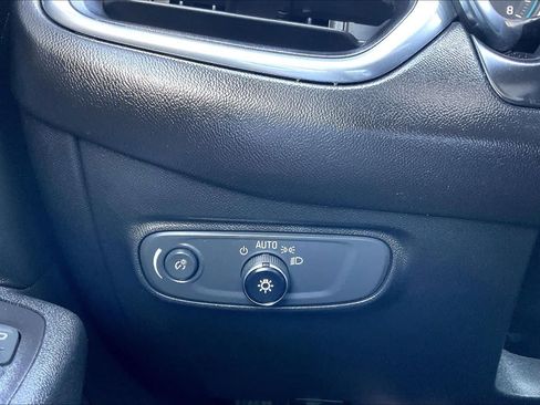 Used 2018 Chevrolet Equinox LT w/ Sun & Infotainment Package FWD image 32