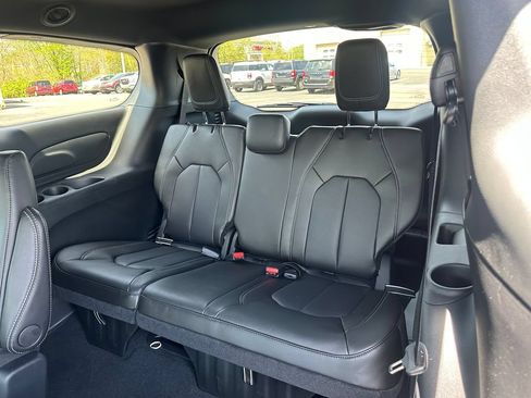 New 2027 Chrysler Pacifica Select FWD image 15