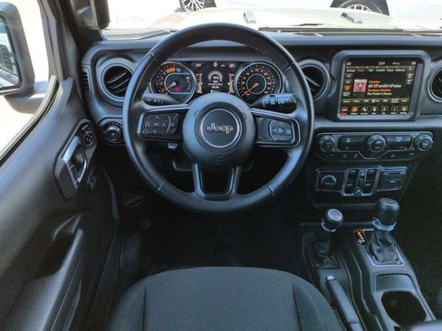 Used 2022 Jeep Wrangler Unlimited Sport AWD/4WD image 16