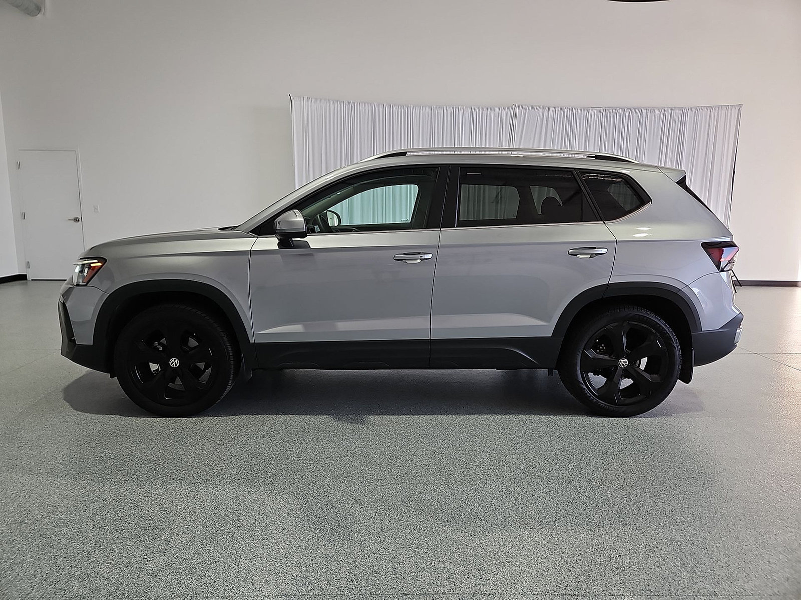 Certified 2025 Volkswagen Taos SEL w/ Black Wheel Plus Package AWD/4WD image 5