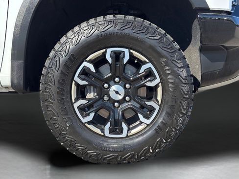 Used 2022 Chevrolet Silverado 1500 ZR2 w/ Technology Package AWD/4WD image 11