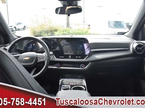 Used 2026 Chevrolet Equinox LT w/ Convenience Package II FWD image 3