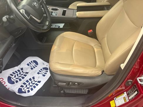 Used 2021 Toyota Sienna XLE FWD image 34