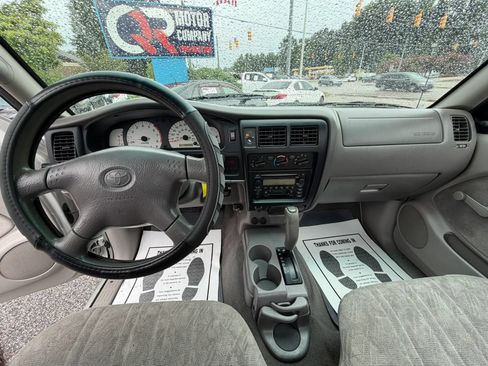 Used 2003 Toyota Tacoma PreRunner RWD image 12