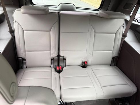 Used 2023 GMC Yukon SLT w/ SLT Luxury Package AWD/4WD image 10