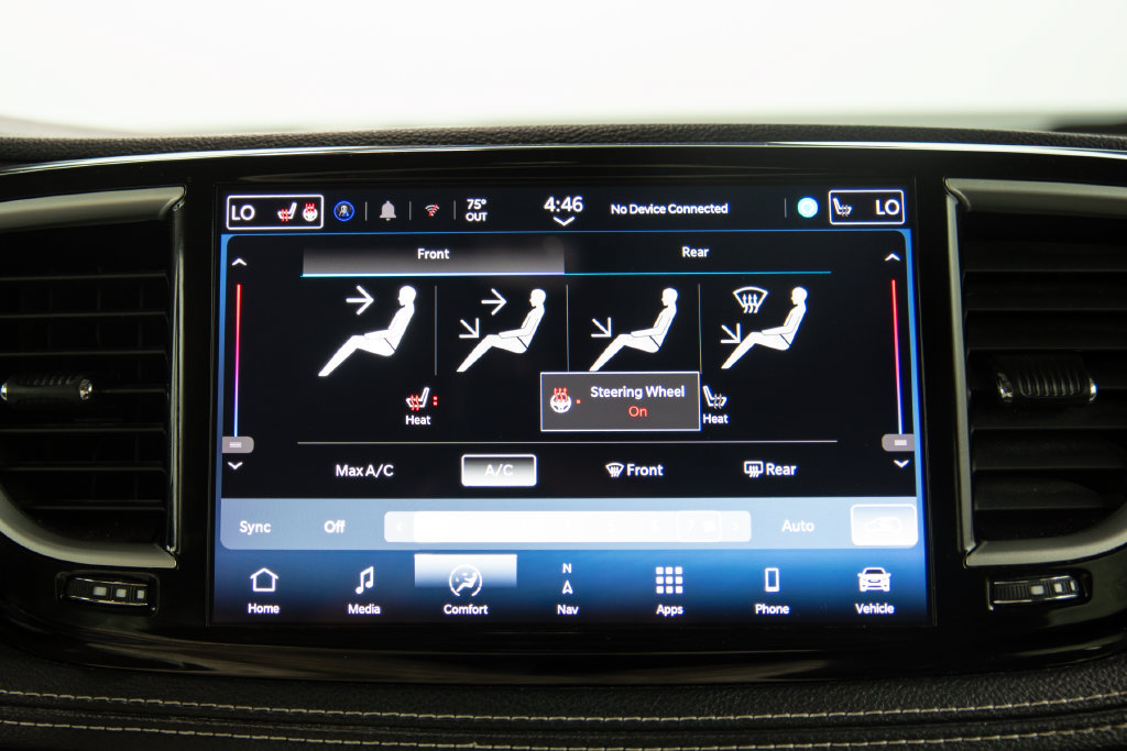 Used 2024 Chrysler Pacifica Limited FWD image 29